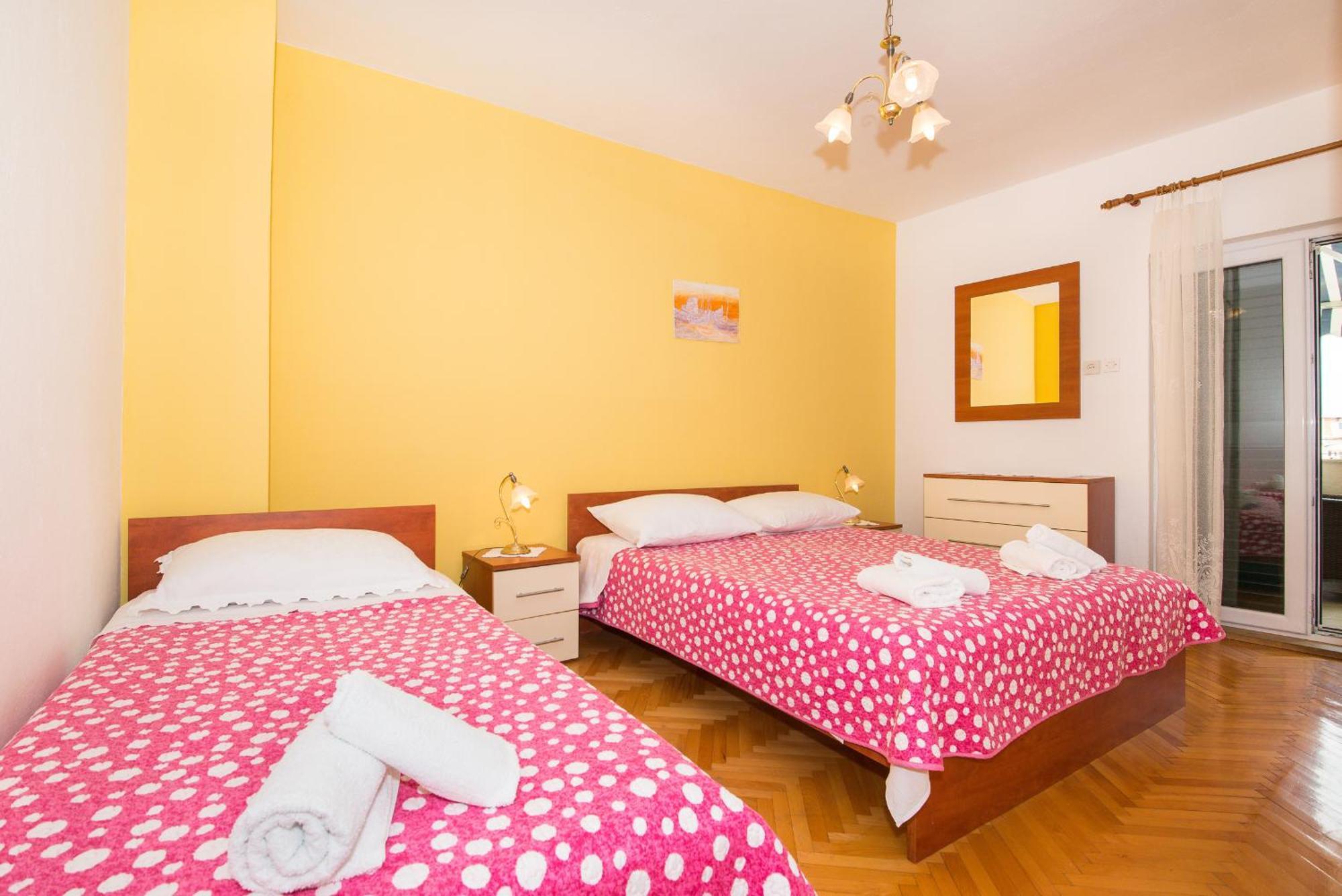 Apartments Marieta Makarska Oda fotoğraf